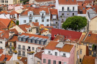Lizbon, Portekiz 'deki eski geleneksel binaların güzel manzarası