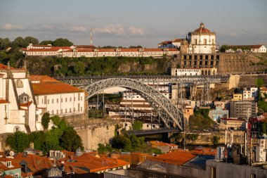 Porto, Portekiz 'deki eski tarihi binaların güzel manzarası