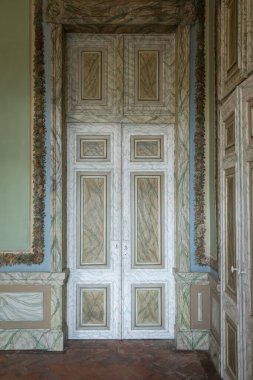 Queluz, Lizbon, Portekiz 'deki eski tarihi Queluz Sarayı binasının güzel manzarası.