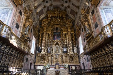 Portekiz 'in Porto şehrindeki eski tarihi kilisenin güzel manzarası.