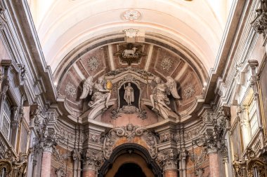 Lizbon, Portekiz şehir merkezindeki eski tarihi kilise binasının güzel manzarası.