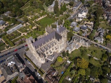 Arundel, İngiltere 'deki eski tarihi katedralin güzel hava manzarası.