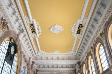 Portekiz 'in Porto şehrinde Bento İstasyon Apartmanı' na güzel bir manzara. 