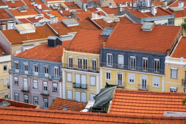 Lizbon, Portekiz 'deki eski geleneksel binaların güzel manzarası