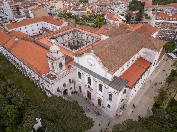 Lizbon, Portekiz şehir merkezindeki tarihi manastır binasına güzel bir hava manzarası.
