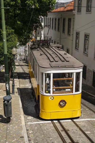 Lizbon, Portekiz şehir merkezinde geleneksel Portekiz sarı füniküleri