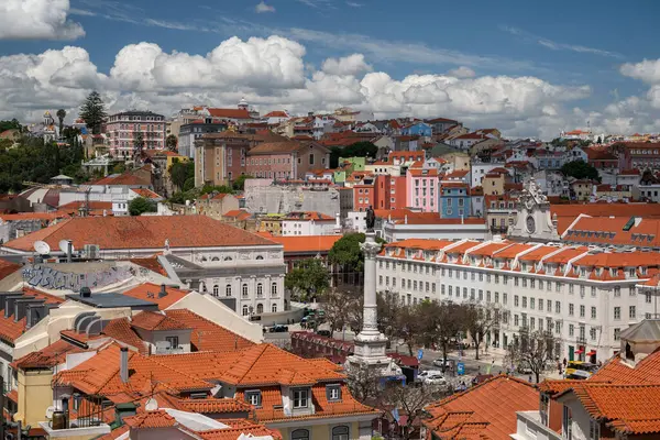 Lizbon, Portekiz 'deki eski geleneksel binaların güzel manzarası
