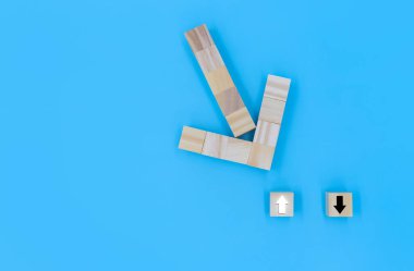 Yükselmek için tahta engelli oklar