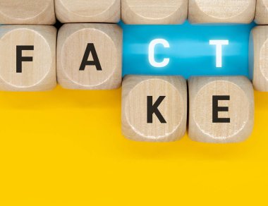 Tahta bloklar ve harfler 