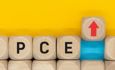 pce, kişisel tüketim harcama sembolü. Tahta bloklar 