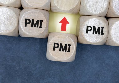 Ahşap küp üzerine 