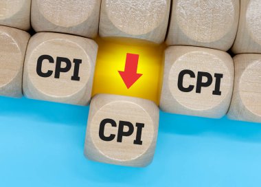 CPI, tüketici fiyat endeksi sembolü. Tahta bloklar 'CP' sözleriyle
