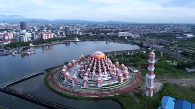 Makassar 'daki 99. Kubbe Camii, Endonezya İkonik İslam Mimarisi