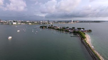 Mercan Dalgakıran Makassar, Endonezya ile Lae-Lae Adası Drone Manzarası