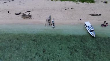 Kodingareng Kekes Sandbar ve Geleneksel Tekne Manzarası