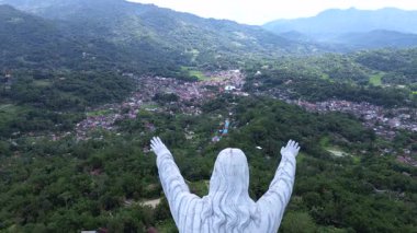 Buntu Burake, Güney Sulawesi 'deki Görkemli İsa Heykeli