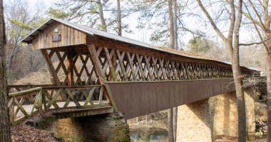 Tarihi Cullman Alabama ahşap Clarkson köprüyü örttü  