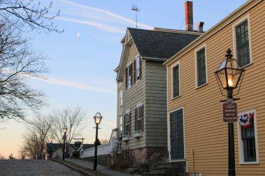 Liman şehri New Bedford Massachusetts 'in kaldırım taşı caddeleri boyunca tarihi denizciler Bethel' i. 