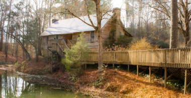 Birleşik Devletler 'in güneyindeki ıssız bataklık evinde. 