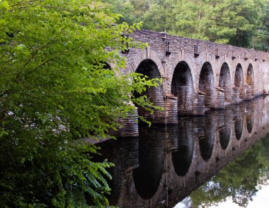 Cumberland Dağı Parkı 'ndaki ana köprü, Byrd Creek Köprüsü olarak da bilinir, Crossville Tennessee' de bulunan beton bir kemer köprüdür. 