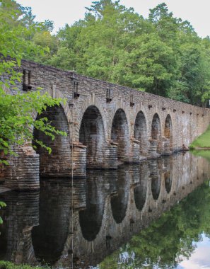 Cumberland Dağı Parkı 'ndaki ana köprü, Byrd Creek Köprüsü olarak da bilinir, Crossville Tennessee' de bulunan beton bir kemer köprüdür. 