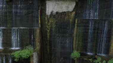 Dafo tapınağındaki geleneksel mimari ve manzaranın havadan görünüşü.