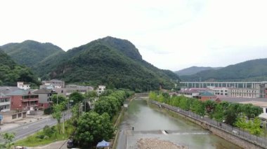 Çin 'in Hangzhou kentindeki Bin Ada Gölü doğal manzarası. Yüksek kalite 4k görüntü