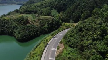 Çin 'in Hangzhou kentindeki Bin Ada Gölü doğal manzarası. Yüksek kalite 4k görüntü