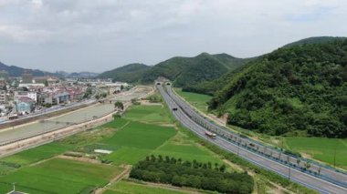 Çin 'in Hangzhou kentindeki Bin Ada Gölü doğal manzarası. Yüksek kalite 4k görüntü