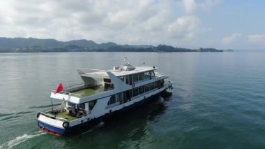 Çin 'in Hangzhou kentindeki Bin Ada Gölü doğal manzarası. Yüksek kalite 4k görüntü