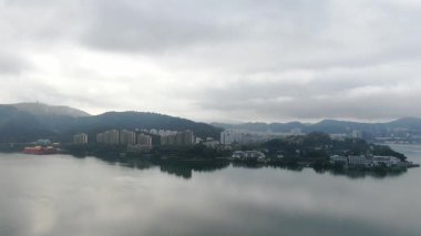 Çin 'in Hangzhou kentindeki Bin Ada Gölü doğal manzarası. Yüksek kalite 4k görüntü