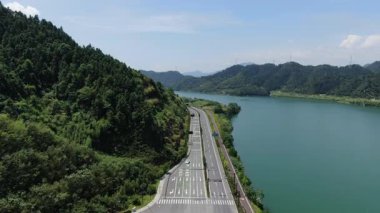 Çin 'in Hangzhou kentindeki Bin Ada Gölü doğal manzarası. Yüksek kalite 4k görüntü
