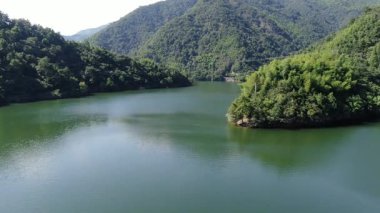 Taihuyuan, Hangzhou 'daki doğal manzaranın havadan görünüşü. Yüksek kalite 4k görüntü