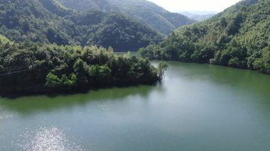 Taihuyuan, Hangzhou 'daki doğal manzaranın havadan görünüşü. Yüksek kalite 4k görüntü