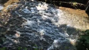 Çin 'in Hangzhou Zhejiang bölgesinde eski bir kasaba ve akan bir nehir manzarası. Yüksek kalite 4k görüntü