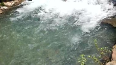 Çin 'in Hangzhou Zhejiang bölgesinde eski bir kasaba ve akan bir nehir manzarası. Yüksek kalite 4k görüntü