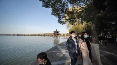 Batı Gölü kıyılarında korunmuş tarihi güzellik. Yüksek kalite 4k görüntü