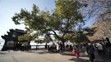 Batı Gölü kıyılarında korunmuş tarihi güzellik. Yüksek kalite 4k görüntü