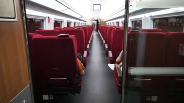 Çin yapımı yüksek hızlı bir trenin iç mekanı. Yüksek kalite 4k görüntü