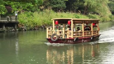 Batı Gölü kıyılarında korunmuş tarihi güzellik. Yüksek kalite 4k görüntü