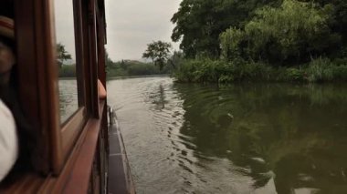 Bataklıklarda kayıkla gezerken görülen manzara, Shaoxing Zhejiang China. Yüksek kalite 4k görüntü