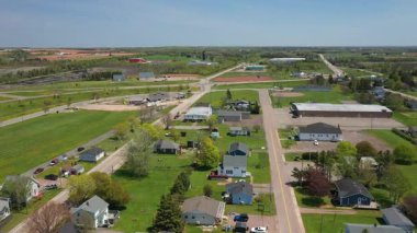 Coastal City 'nin havadan görünüşü ve Kanada' nın Prens Edward Adası 'ndaki federal köprü. Yüksek kalite fotoğraf