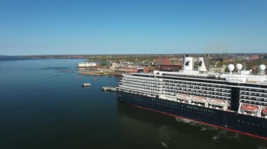 Kanada 'nın Prens Edward Adası' ndaki bir sahil şehri ve limanın havadan görüntüsü. Yüksek kalite fotoğraf