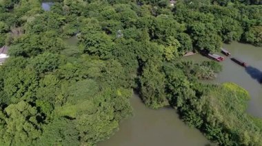 Hangzhou, Çin 'deki Xixi Ulusal Bataklık Parkı' nın havadan görünüşü. Çin gölleri ve antik şehir. Yüksek kalite 4k görüntü