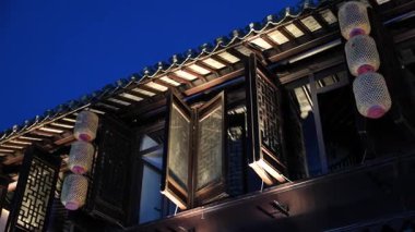 Wuxi Jiangxu Çin 'deki Nanchang Sokağı' nın gece manzarası. Yüksek kalite 4k görüntü