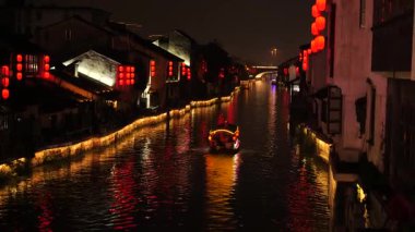 Wuxi Jiangxu Çin 'deki Nanchang Sokağı' nın gece manzarası. Yüksek kalite 4k görüntü