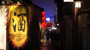 Wuxi Jiangxu Çin 'deki Nanchang Sokağı' nın gece manzarası. Yüksek kalite 4k görüntü