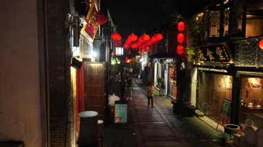 Wuxi Jiangxu Çin 'deki Nanchang Sokağı' nın gece manzarası. Yüksek kalite 4k görüntü