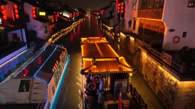 Wuxi Jiangxu Çin 'deki Nanchang Sokağı' nın gece manzarası. Yüksek kalite 4k görüntü