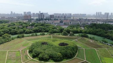 Çin 'in Zhejiang Eyaleti, Hangzhou' daki Bagua Saha Parkı 'nın Hava Sahnesi. Yüksek kalite 4k görüntü
